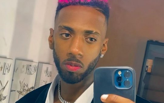  Eddy Junior tem medida protetiva aprovada contra idosa acusada de racismo