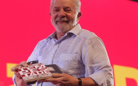 Genial/Quaest: Lula lidera, mas tem 'leve queda' em novo levantamento
