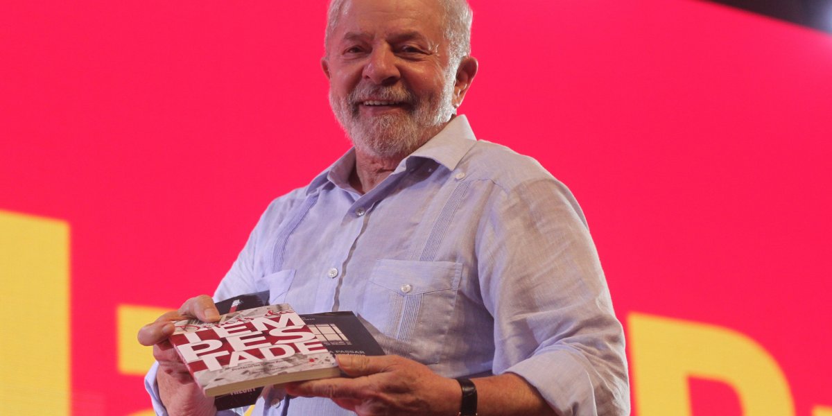Genial/Quaest: Lula lidera, mas tem 'leve queda' em novo levantamento