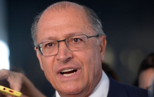 Vice de Lula, Geraldo Alckmin é hostilizado por bolsonaristas em Minas Gerais