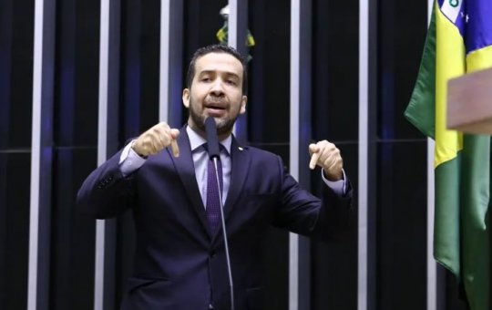 Apoiador de Lula, Janones diz que está com celular do ex-ministro Bebianno