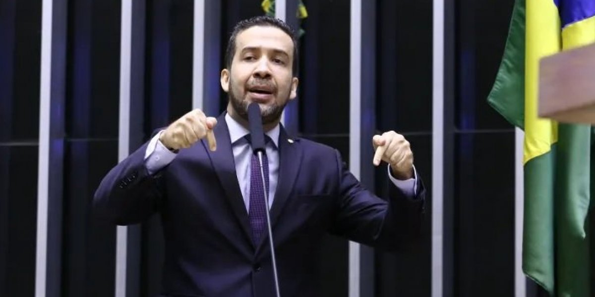 Apoiador de Lula, Janones diz que está com celular do ex-ministro Bebianno