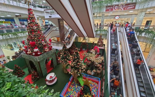 Trenó? Não, o Papai Noel vai chegar de metrô!