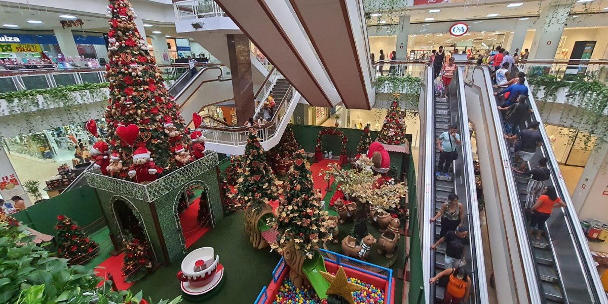 Trenó? Não, o Papai Noel vai chegar de metrô!