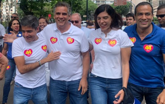 Em caminhada com ACM Neto, Bruno Reis mostra confiança em vitória de aliado