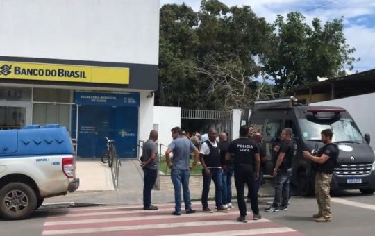 Assaltantes levam cerca de R$ 1 milhão de agência bancária na RMS