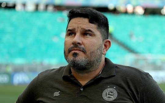 Abatido após tropeço, Barroca admite frustração, mas segue confiante pelo acesso