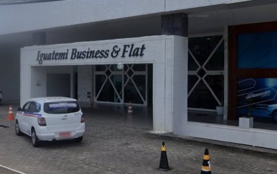 Homem é preso por filmar mulher em banheiro de prédio no Caminho das Árvores