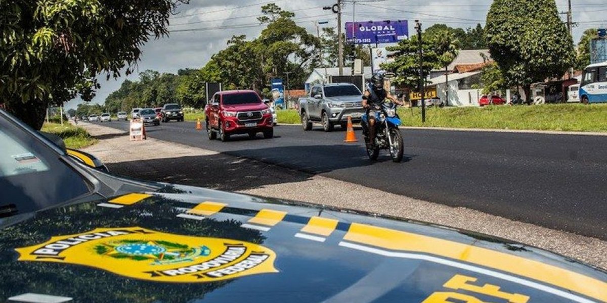 PRF descumpre decisão de Moraes e multiplica abordagens de ônibus
