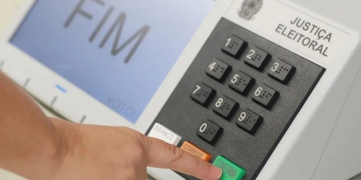 Homem é flagrado ao tirar foto de urna em Jequié; SSP relata crimes eleitorais