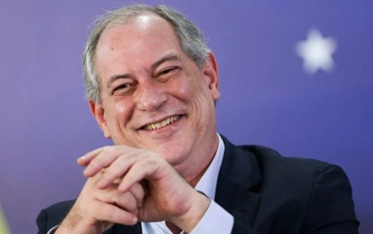 Ciro Gomes parabeniza Lula por vitória: "Desejo toda a felicidade"
