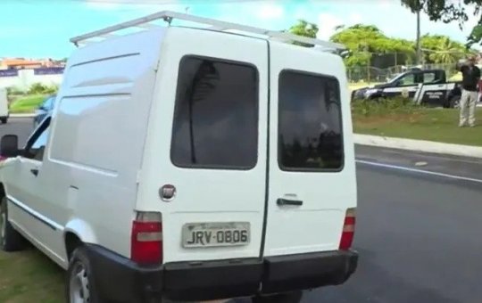 Corpo de homem é encontrado em carro no bairro de São Cristóvão