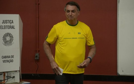 Ainda sem se manifestar após eleição, Bolsonaro sai do Alvorada em carro oficial