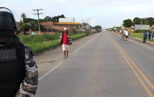 Forças de segurança da Bahia atuam para desbloquear trechos da BR-101, diz SSP