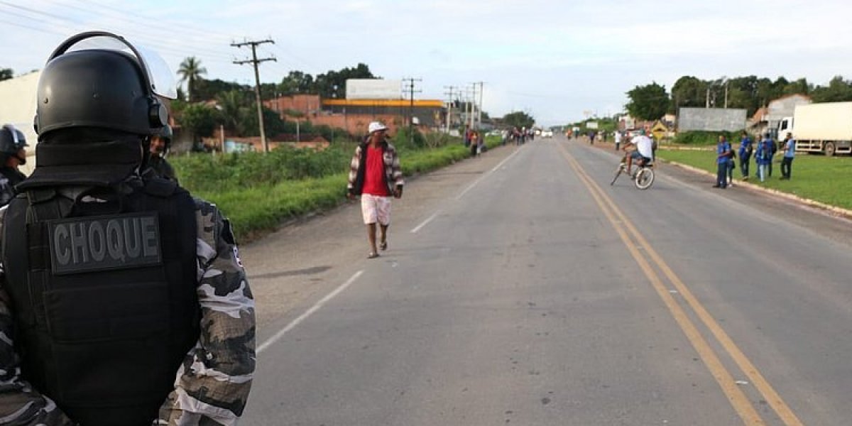Forças de segurança da Bahia atuam para desbloquear trechos da BR-101, diz SSP