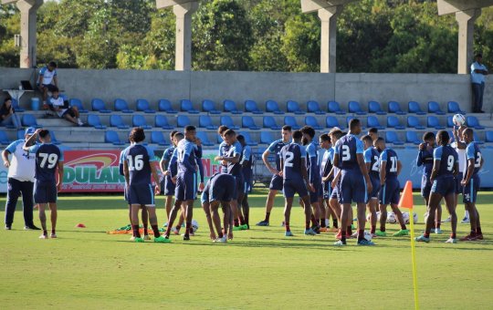 Bahia realiza treino tático durante preparação para jogo contra o CRB