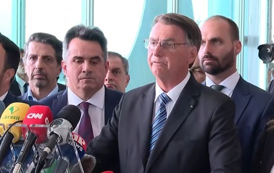 Em 1ª fala após derrota, Bolsonaro cita "injustiça" em eleição; leia discurso