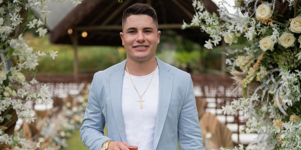 A fila andou? Ex-marido de Jojo Todynho é visto aos beijos com ex-Fazenda