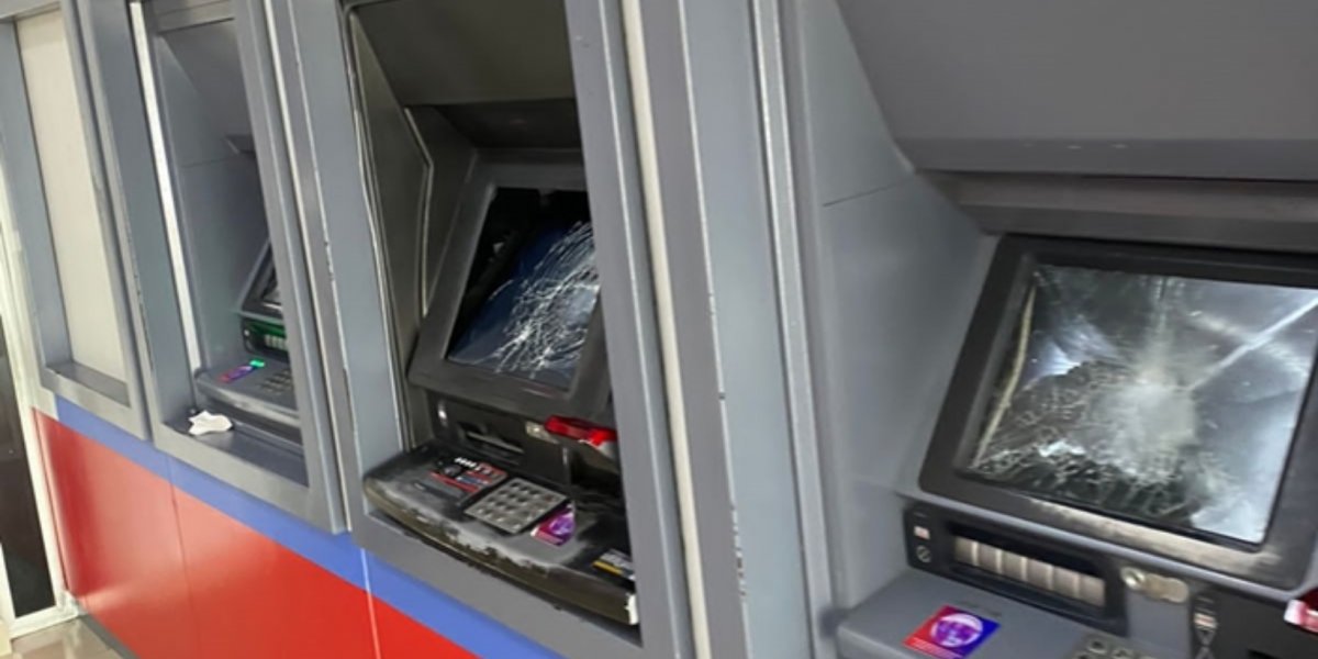 Mulher destrói 15 caixas eletrônicos após não conseguir sacar dinheiro na Bahia