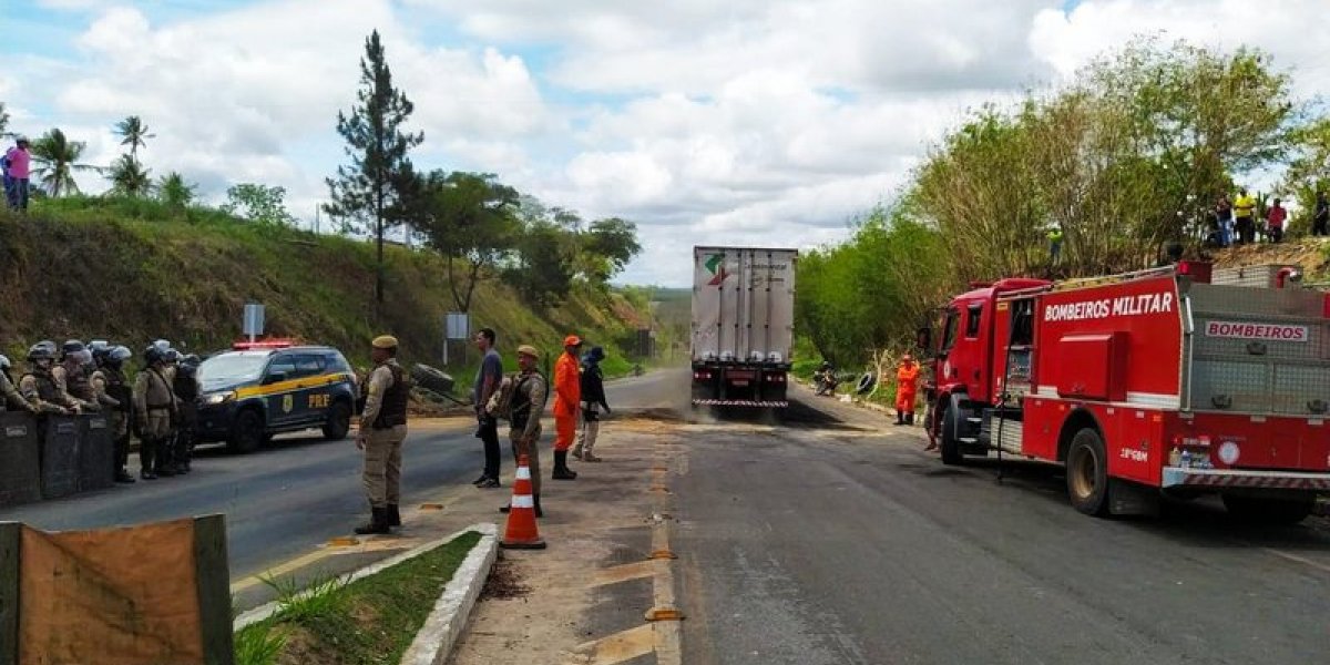 Após protestos de bolsonaristas, rodovias federais da Bahia são liberadas