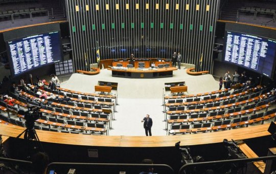 Centrão ensaia aproximação para compor governo Lula na Câmara