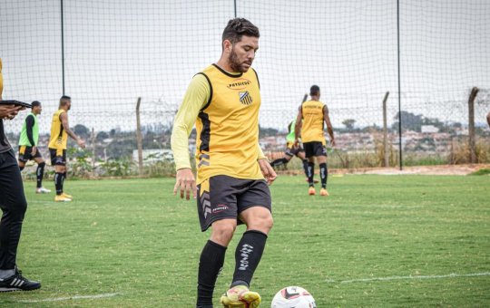 Vitória começa a buscar jogadores para temporada 2023; veja nomes que interessam