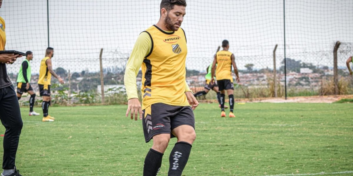 Vitória começa a buscar jogadores para temporada 2023; veja nomes que interessam