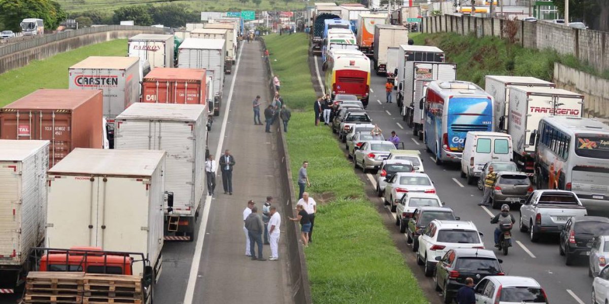 Todas rodovias federais do país estão livres de bloqueios, diz PRF