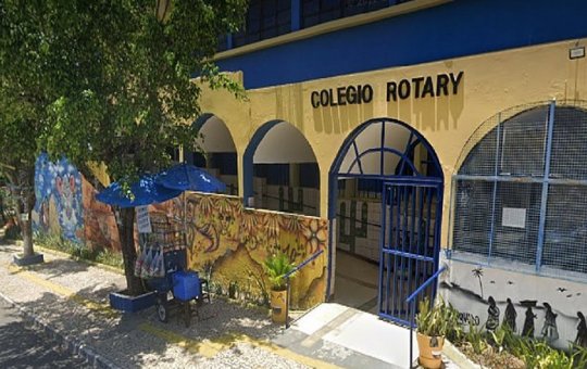 Cobertura de colégio desaba por causa de frente fria em Salvador