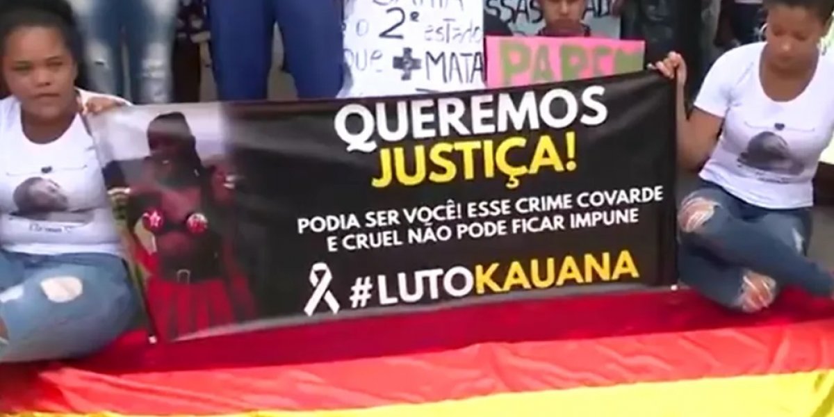 Familiares e amigos de jovem trans assassinada em Ibicaraí fazem protesto