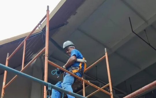 Ventos fortes derrubam parte da fachada do Mercado do Rio Vermelho