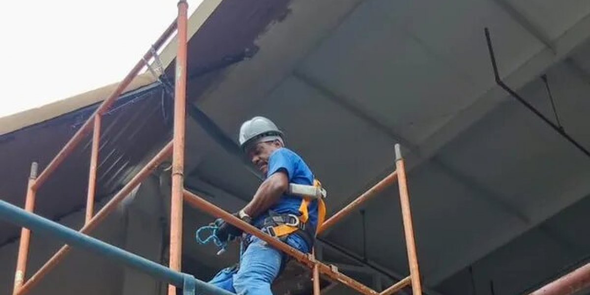 Ventos fortes derrubam parte da fachada do Mercado do Rio Vermelho