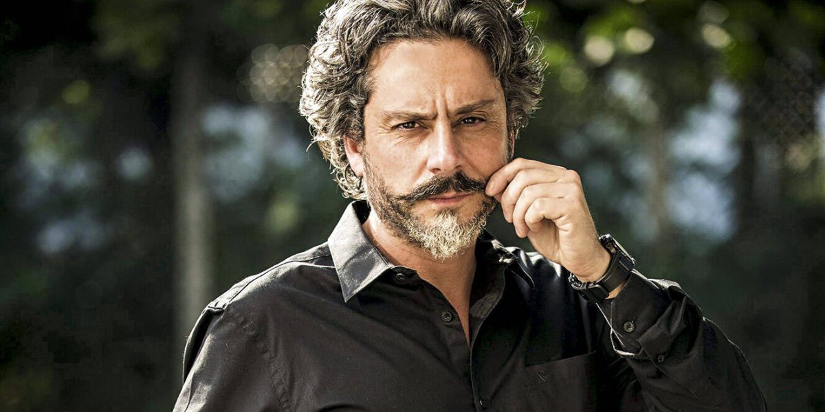 Após nudes de Carlinhos Maia, Alexandre Nero esquenta web com seminude