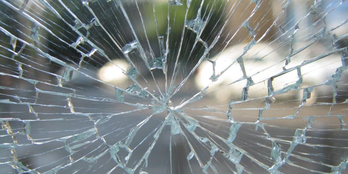 Mulher fica ferida após veículo capotar na BR-324, em Salvador