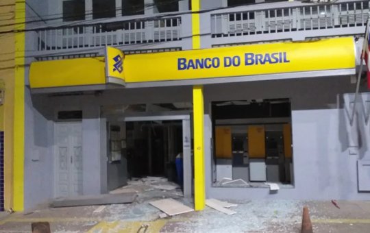 Todas as agências bancárias de Muritiba são explodidas em ataque nesta segunda