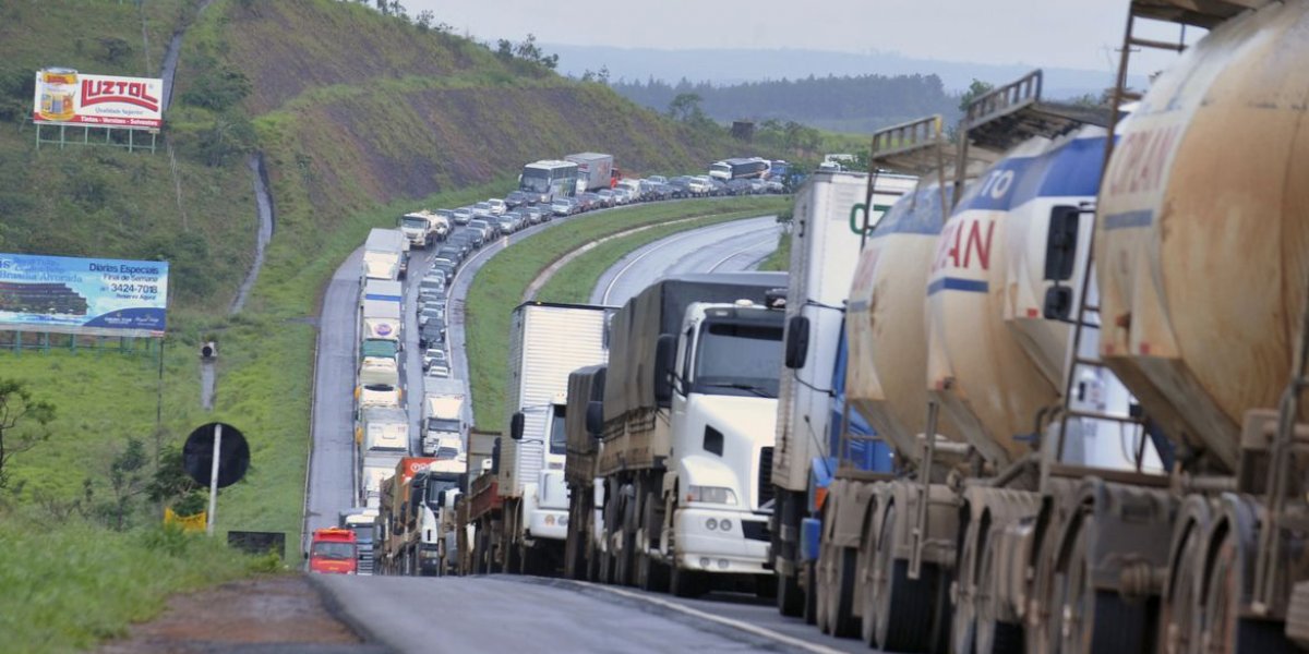 Bolsonaristas convocam greve geral; caminhoneiros negam organizar atos