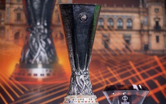 Uefa sorteia duelos de playoffs da Liga Europa; United e Barcelona se enfrentam