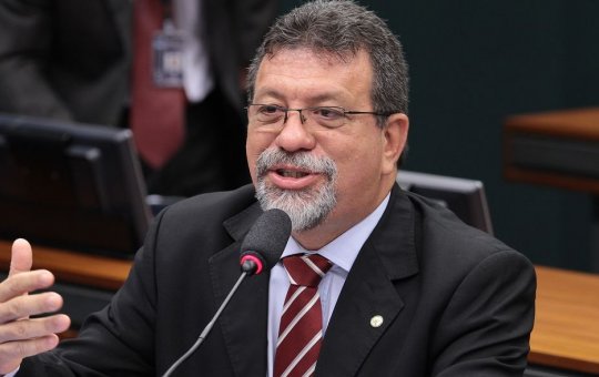 "Já era esperado", diz Florence sobre convite de Lula a Rui para ministério