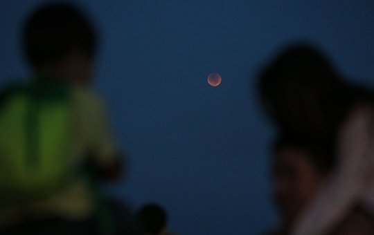 Eclipse terá 'lua de sangue' na madrugada desta terça-feira