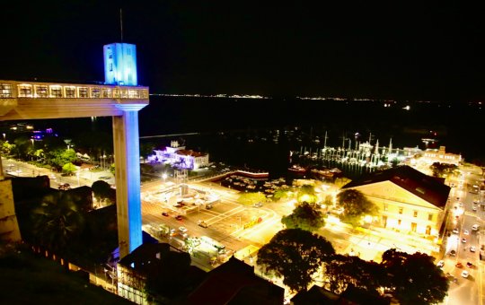 Monumentos recebem iluminação especial pelo Novembro Azul