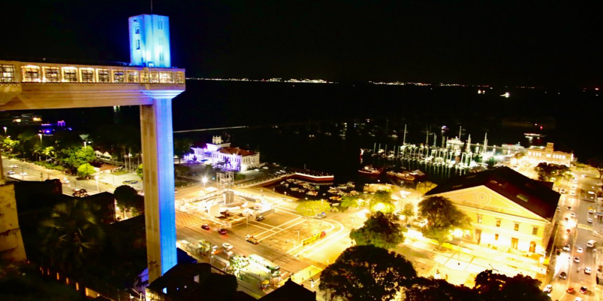 Monumentos recebem iluminação especial pelo Novembro Azul