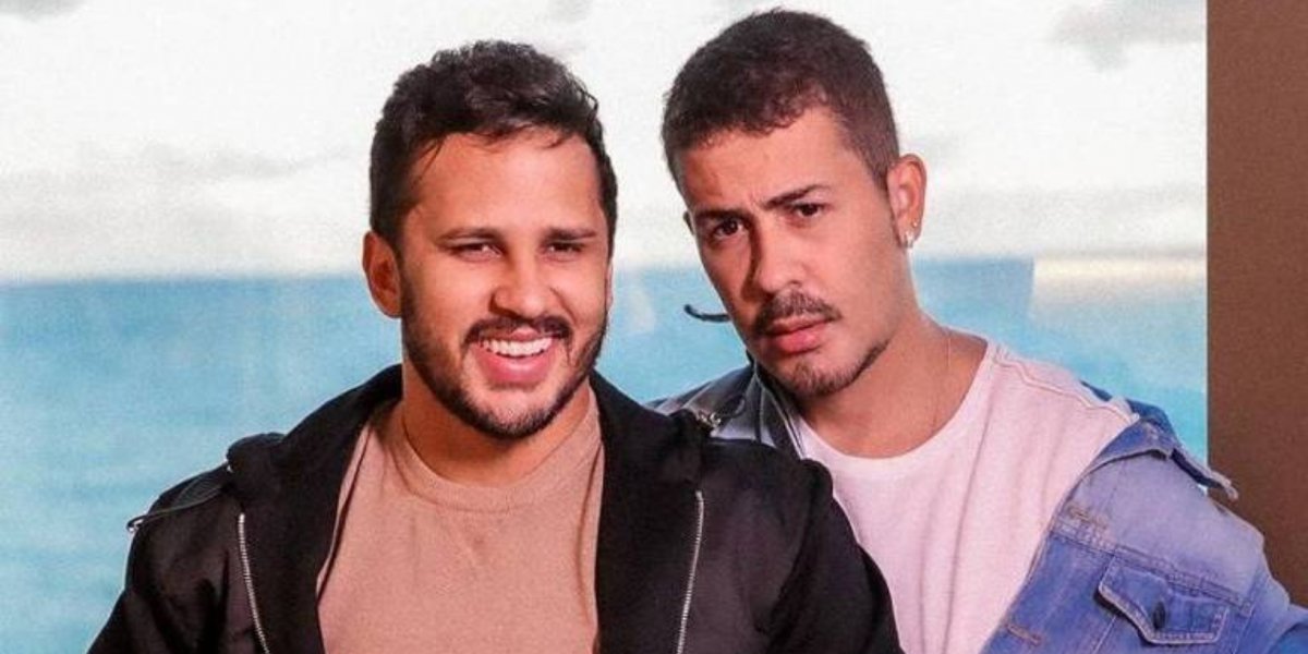 Após nudes e separação, Carlinhos Maia envia buquê de flores para ex-marido