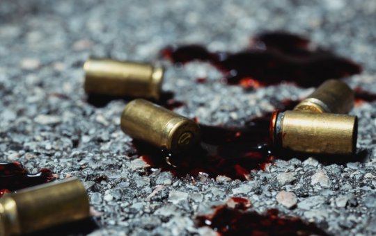 Pai e filhos são mortos a tiros dentro de casa no Sul da Bahia