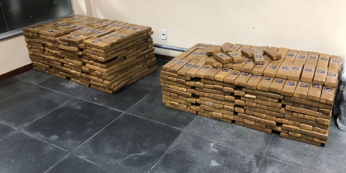 Feira de Santana: homem é preso mais de meia tonelada de maconha em caminhonete