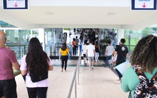 Plataforma 'Questões do Enem' ajuda estudante a se preparar para provas