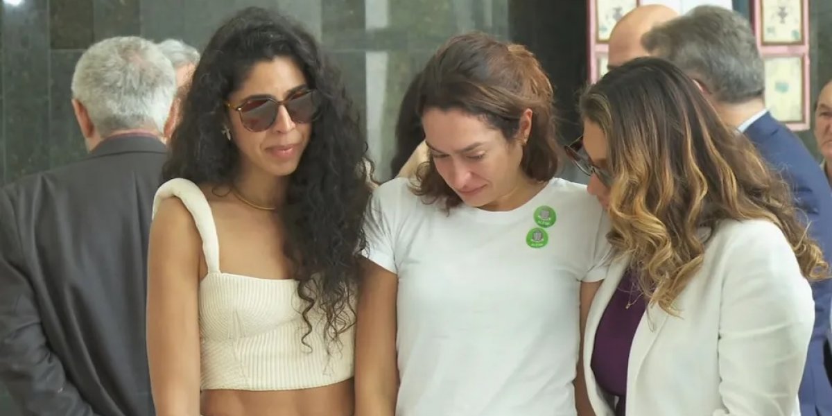 Janja se junta a famosos em último adeus a Gal Costa em SP