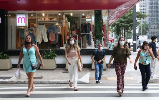 Brasil registra 18.622 novos casos e 49 mortes por covid-19 em 24h