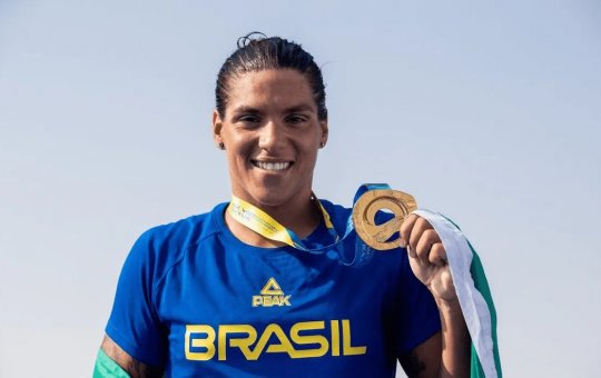 Baiana Ana Marcela Cunha conquista hexacampeonato dos 10km do Circuito Mundial