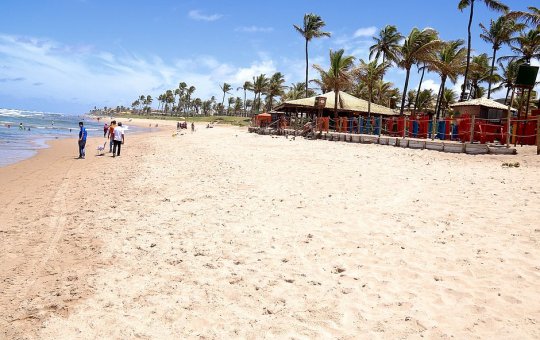 Prefeitura de Lauro notifica e ordena remoção de barracas na praia de Vilas