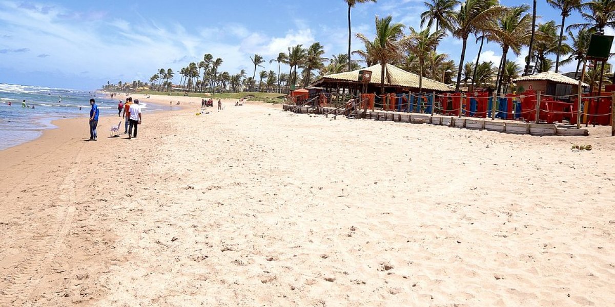 Prefeitura de Lauro notifica e ordena remoção de barracas na praia de Vilas